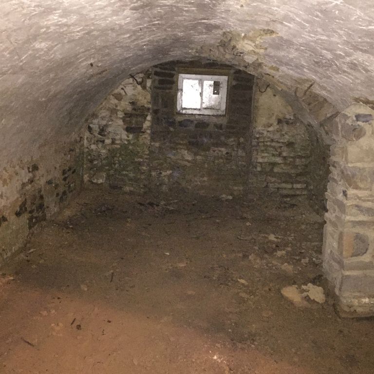 Fort cellar